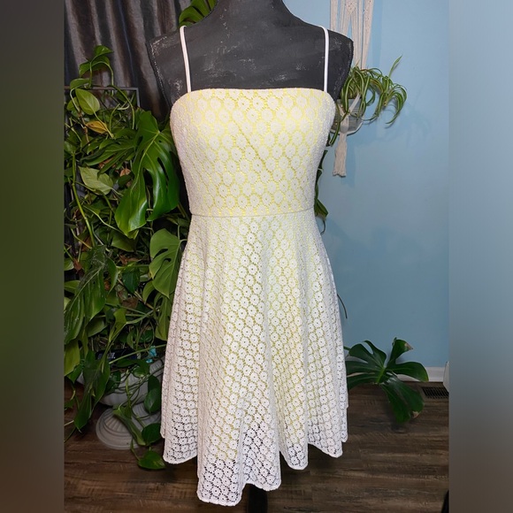 Betsey Johnson Dresses & Skirts - Betsey Johnson Yellow Dress and white lace Overlay summer sundress strapless